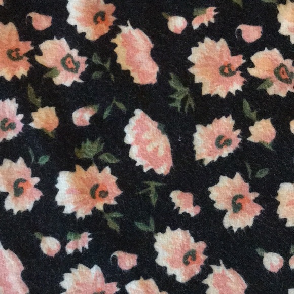 Ladies Forever 21 Black Floral Crop Top - Picture 2 of 5